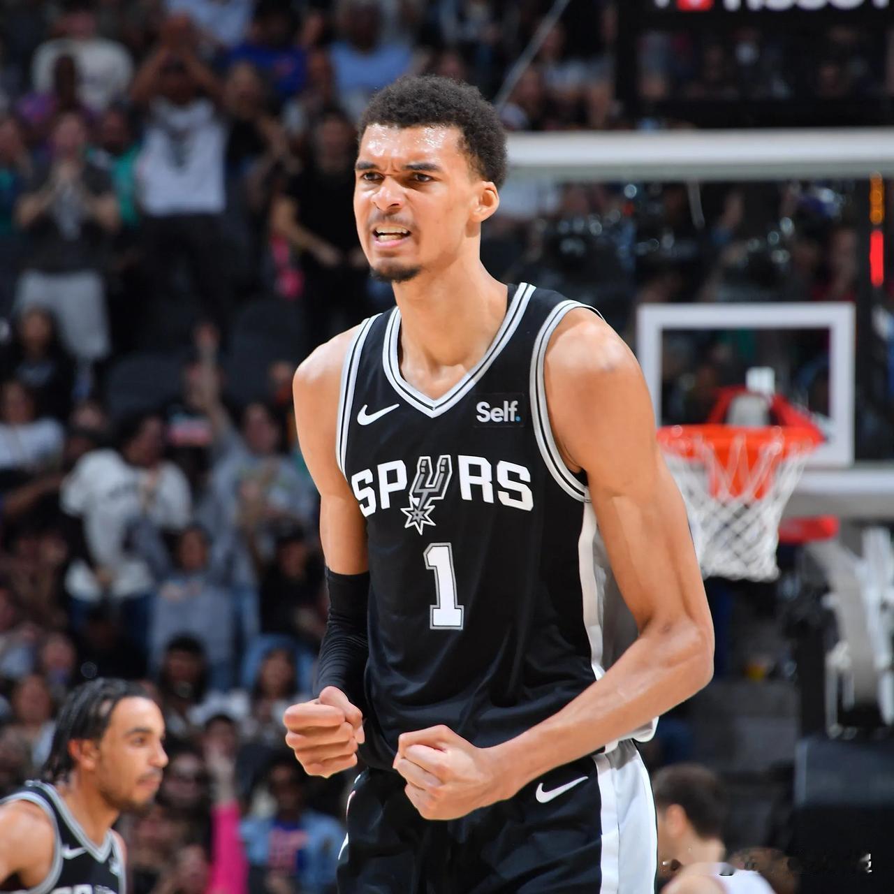 - 联盟最佳盖帽王✅
- 历史上 20+分/20+篮板 最年轻的球员✅
- 五x