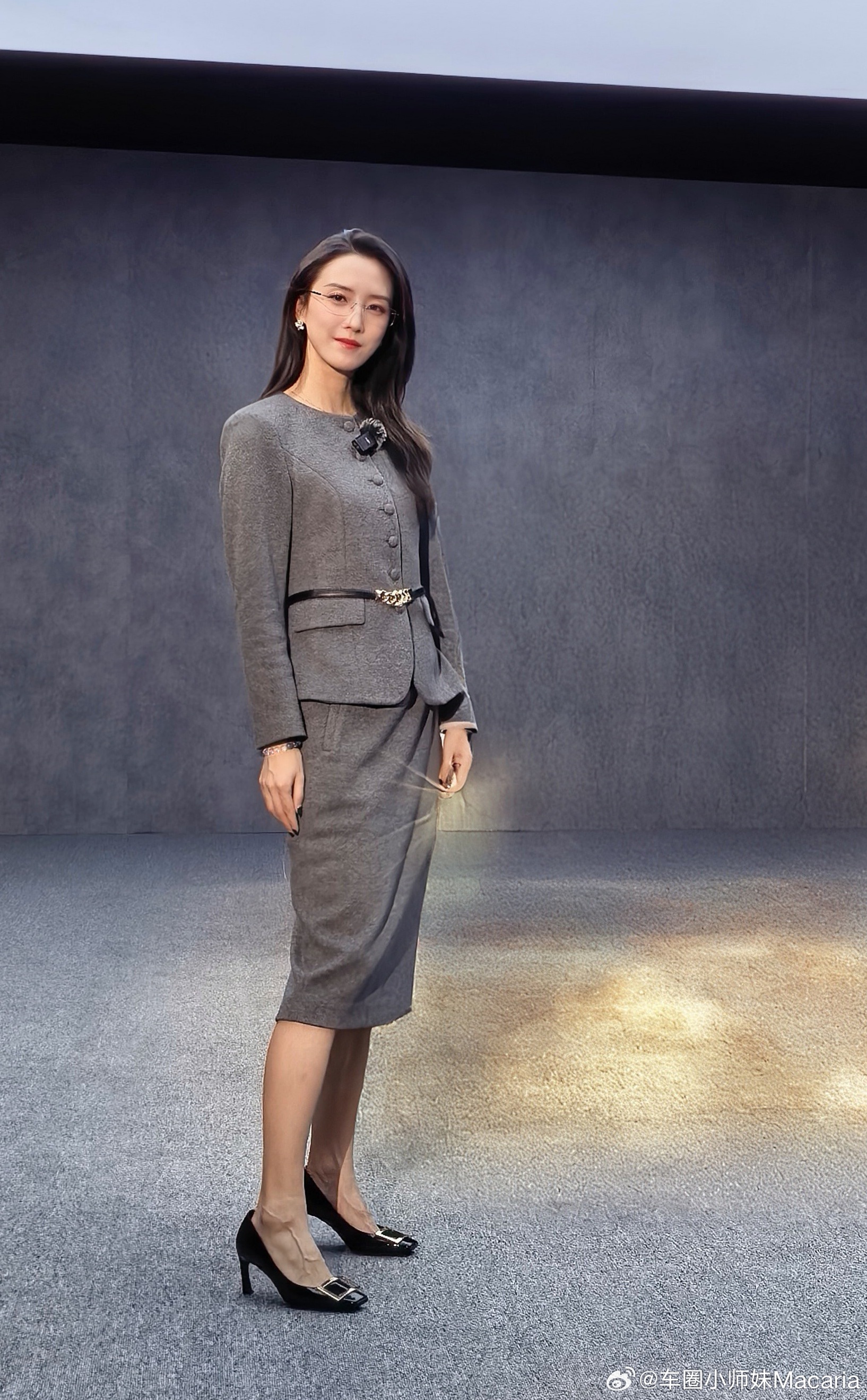 手机自带的AI消除真的越来越好用了，一键就把图片里所有的500万信息全部消除了！