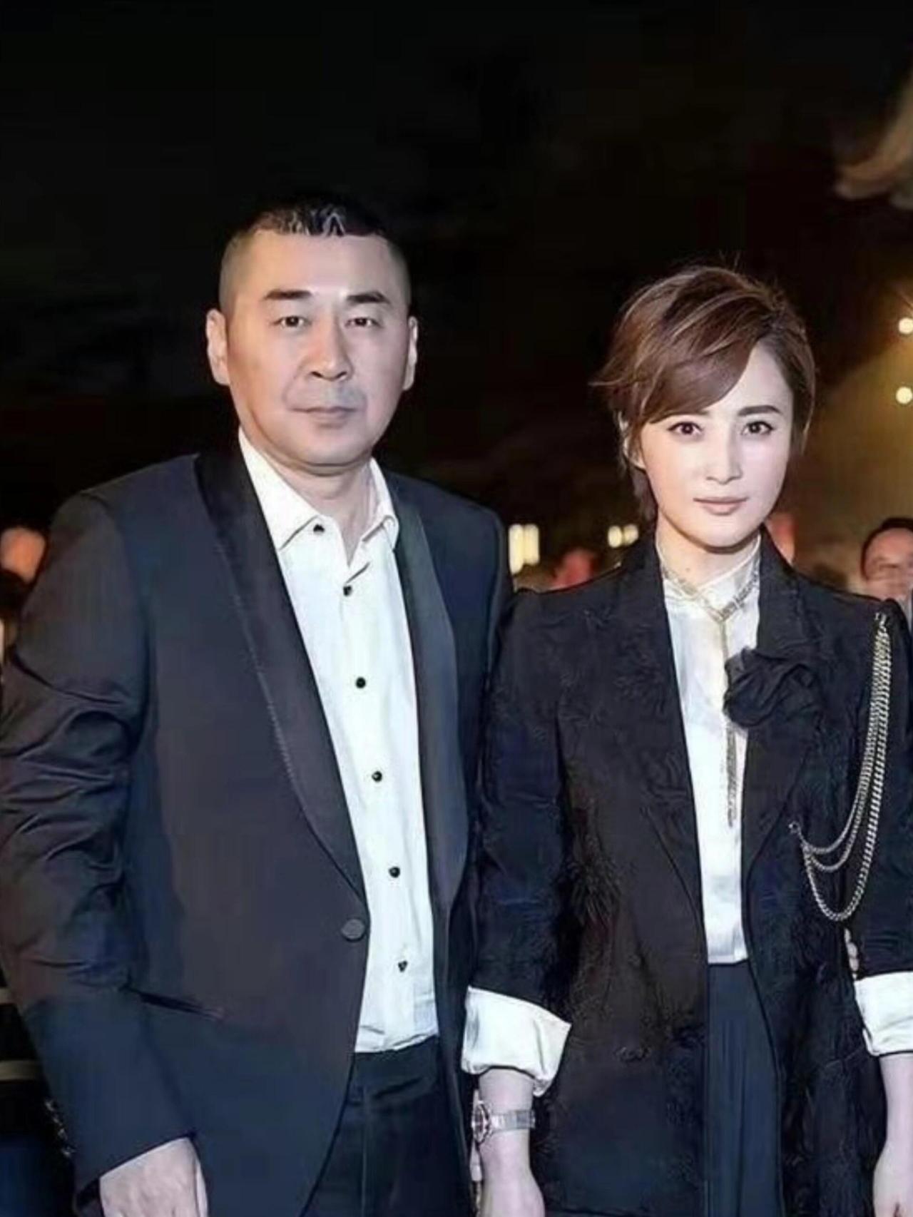 一句话概括：吵得真、分得开、合得拢、互相成全，把“性格不合”过成了“灵魂互补”。