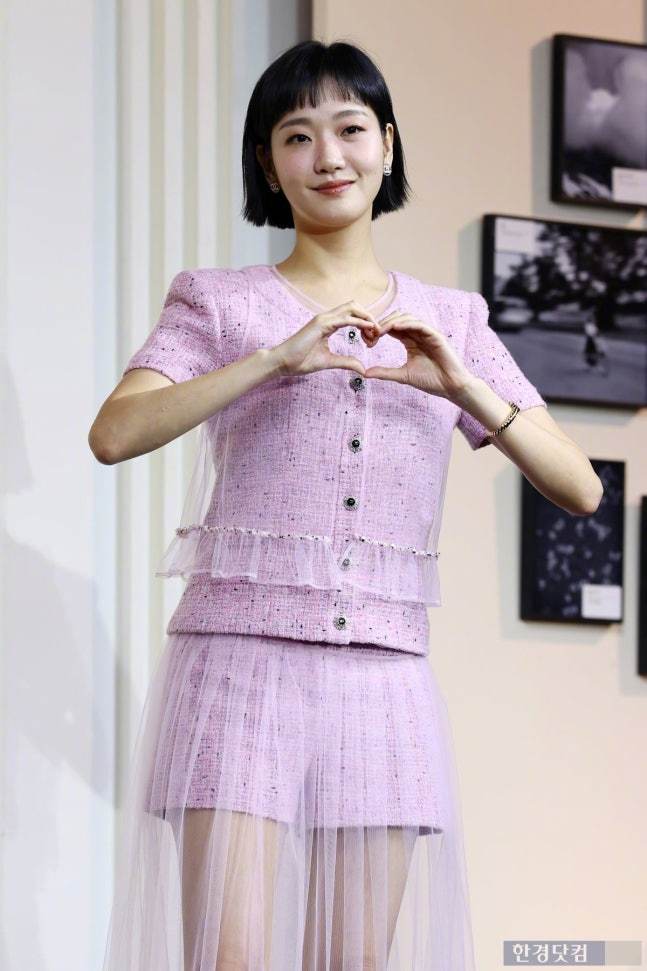 金高银[超话]朴智贤演员[超话] 出席Netflix新剧妳和其余的一切 制作发布