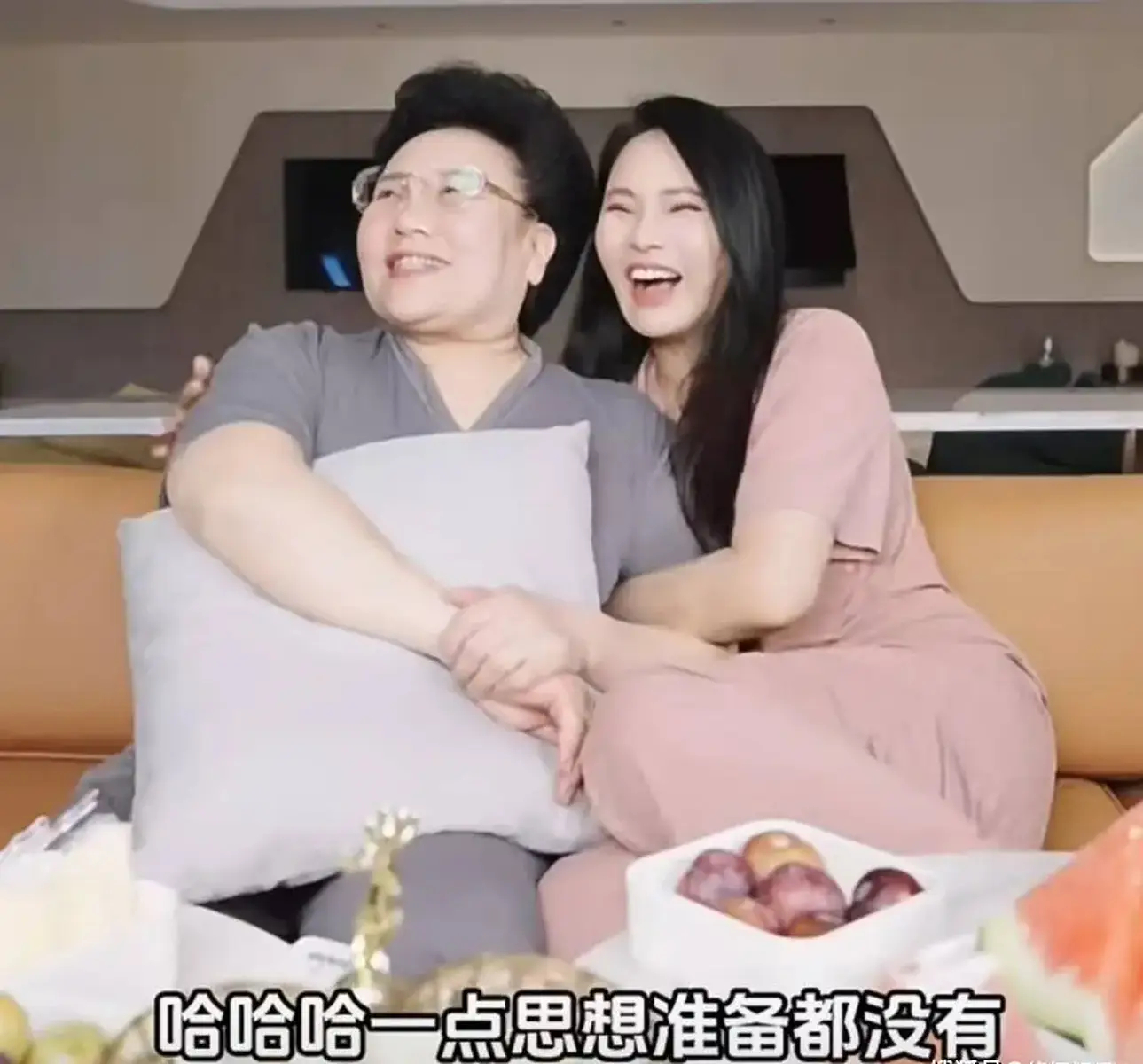 伊能静在个人社交平台分享了一段与婆婆的幸福日常。两人将婆媳之间的融洽与宛如亲生母
