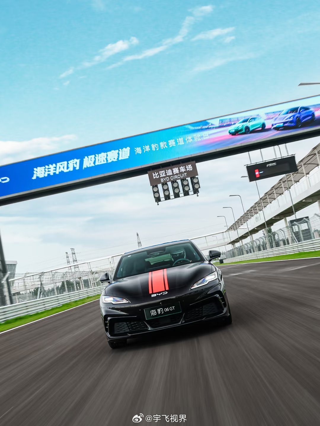 海豹06GT赛道开燥实力炸场海洋网老大张卓亲自下场飙车，海豹06GT这波操作属实