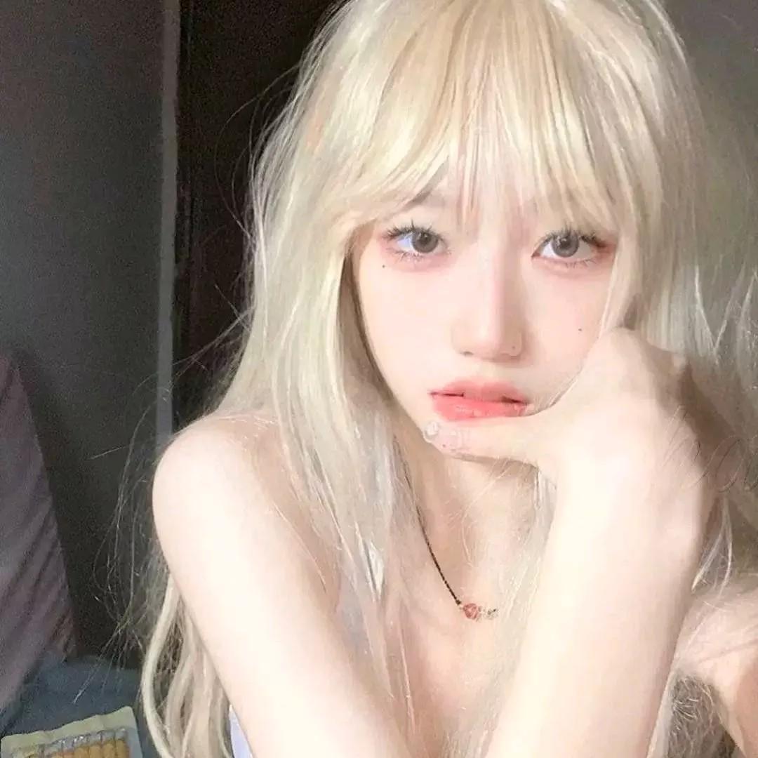 梦幻少女，眼神迷离，氛围感十足气质少女感 梦幻少女感 梦幻少女风 少女的灵动感 