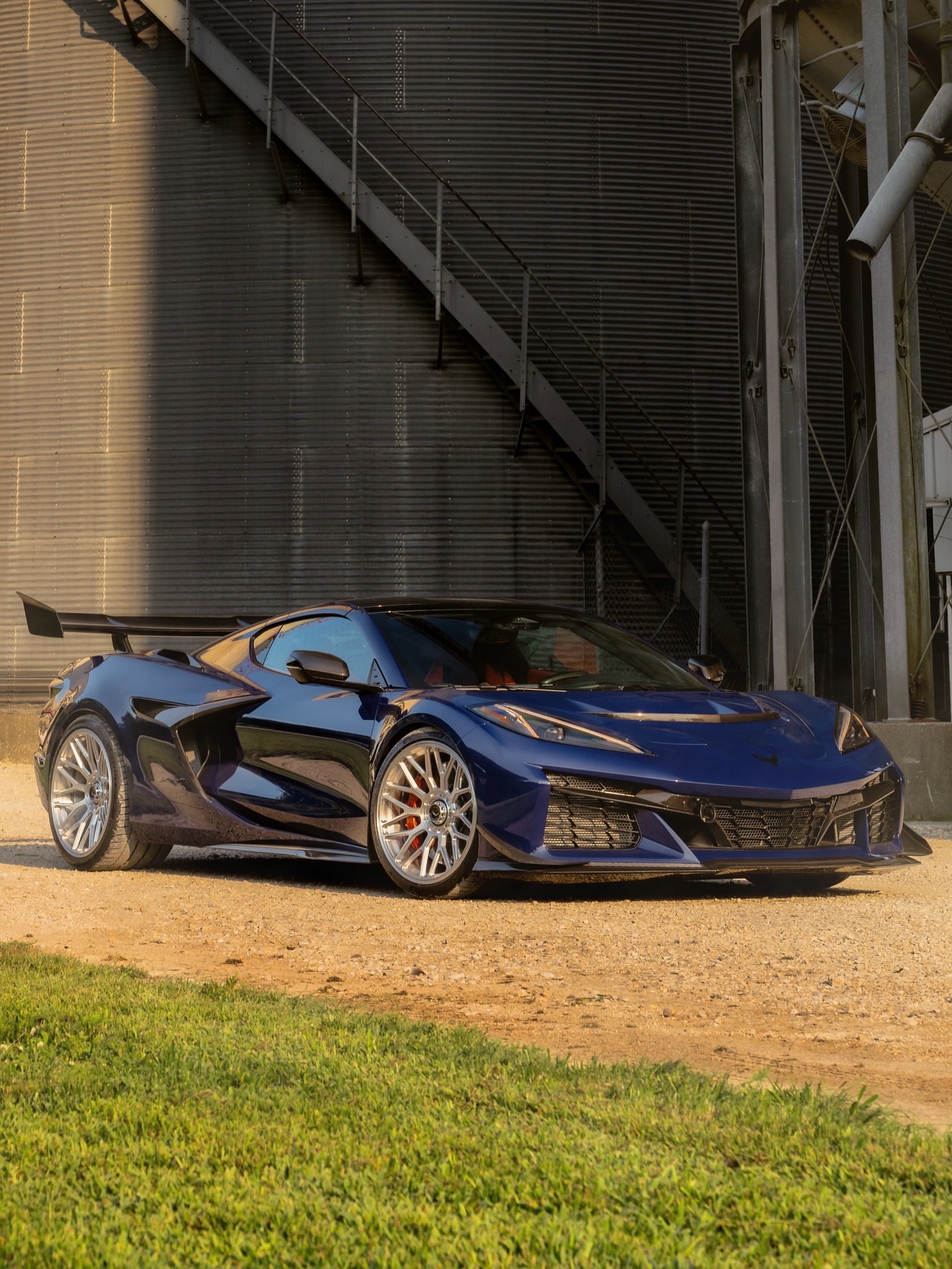 1064马力科迈罗ZR1搭配Vossen GEN-03轮圈，表面处理为刷漆亮光透