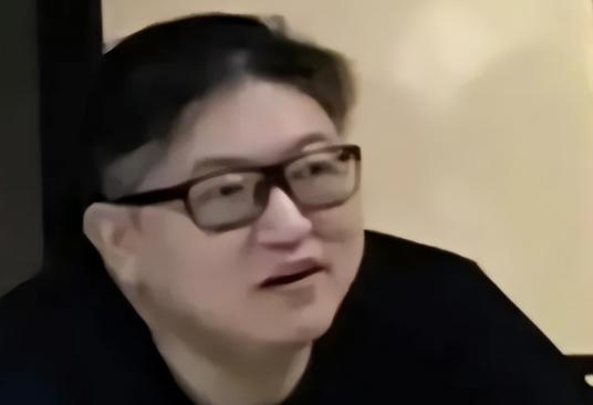 “我睡过 100 多个女学生，”2022 年，知名艺考培训机构影路站台的校长杜英