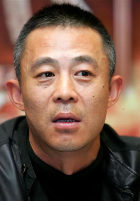 这个世界最搞不懂的人就是侯勇了。明明自己都58岁了，居然和三婚妻子生了个儿子。他