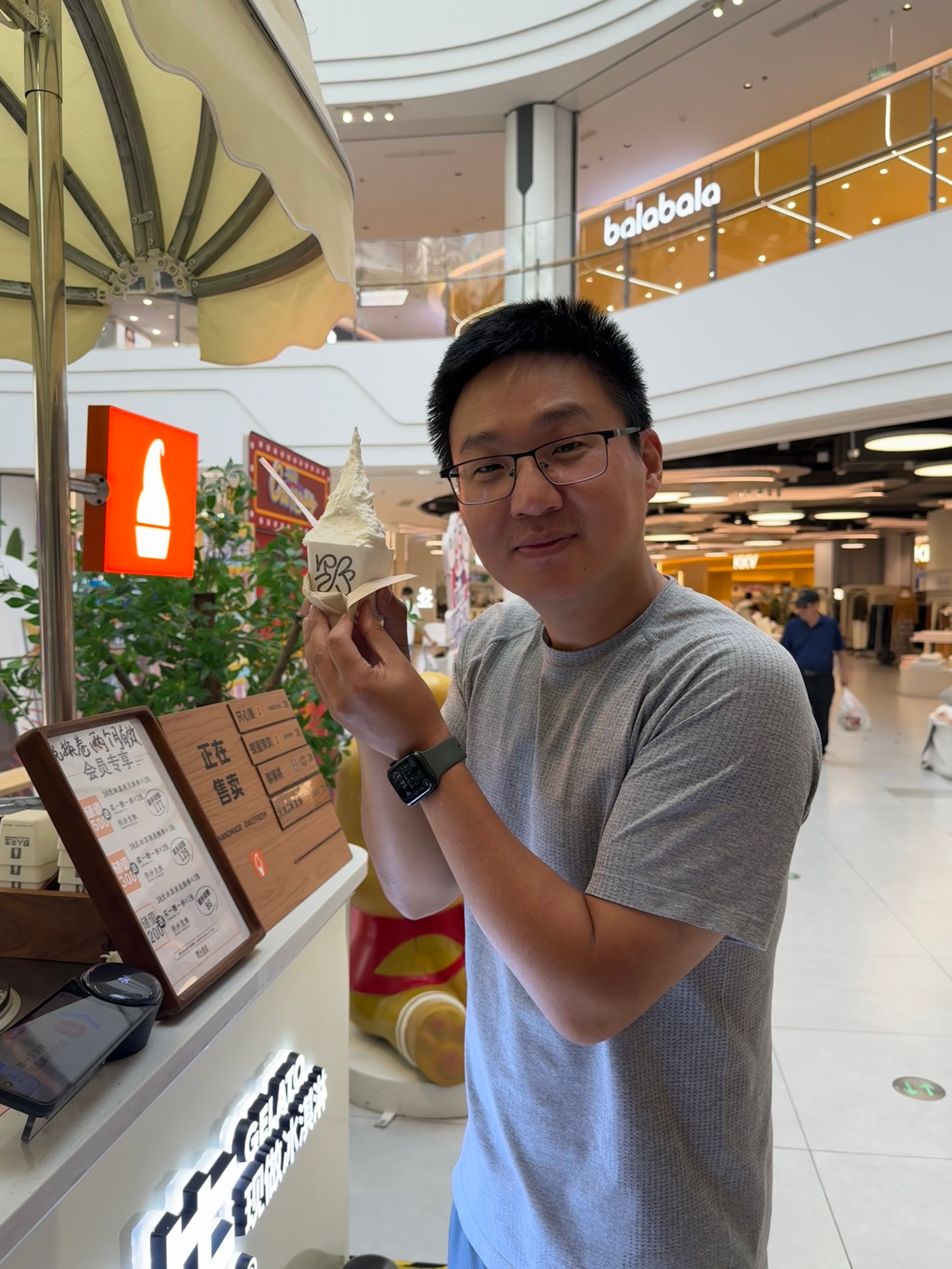 昨天刚刚做了个胃肠镜，断食了好几天。今天路过野人先生，报复性支持一个。我觉得五常