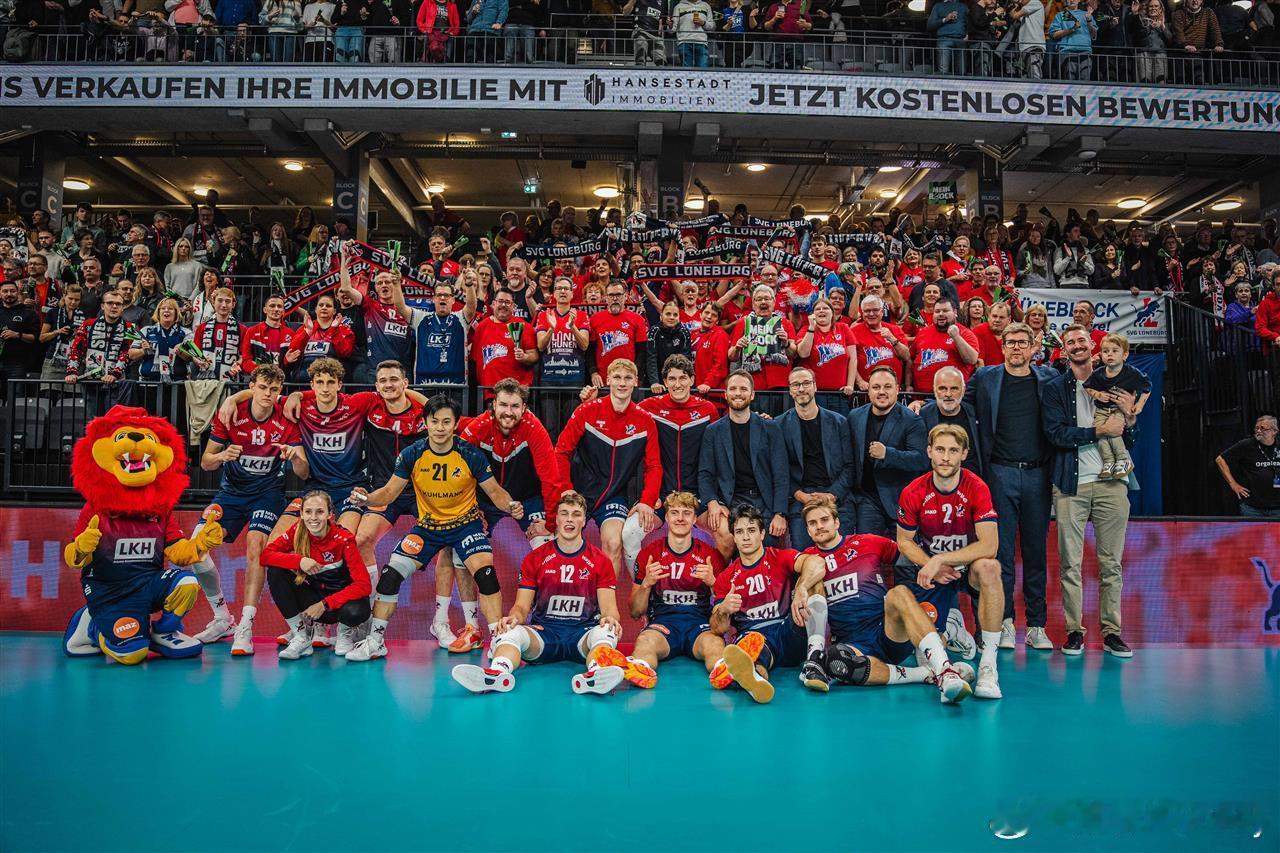 【男排欧冠】正赛D组，德国吕纳堡3-1葡萄牙里斯本竞技体育（25-18 25-1