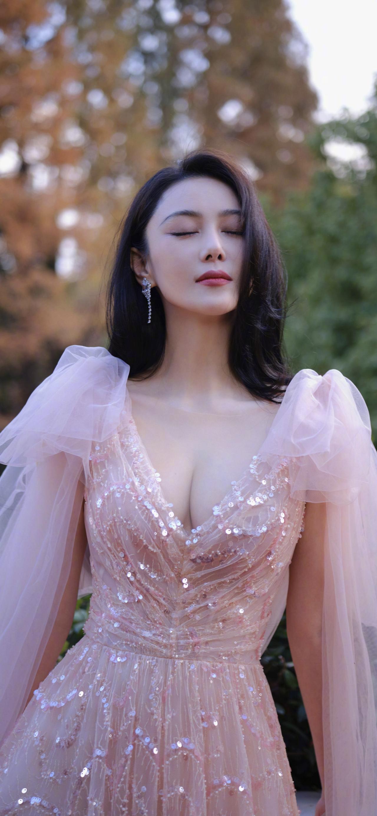 美女壁纸-第6159期-张馨予