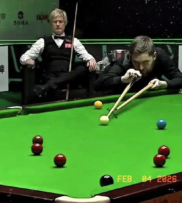 斯诺克香港大奖赛首轮第二天赛况实时报告:

斯佳辉2-2与加里威尔逊打成平局，进