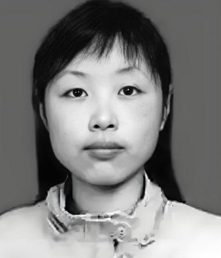 2008年，汶川地震，四川一21岁女教师被埋进废墟，身体断成三截，救援人员赶到时