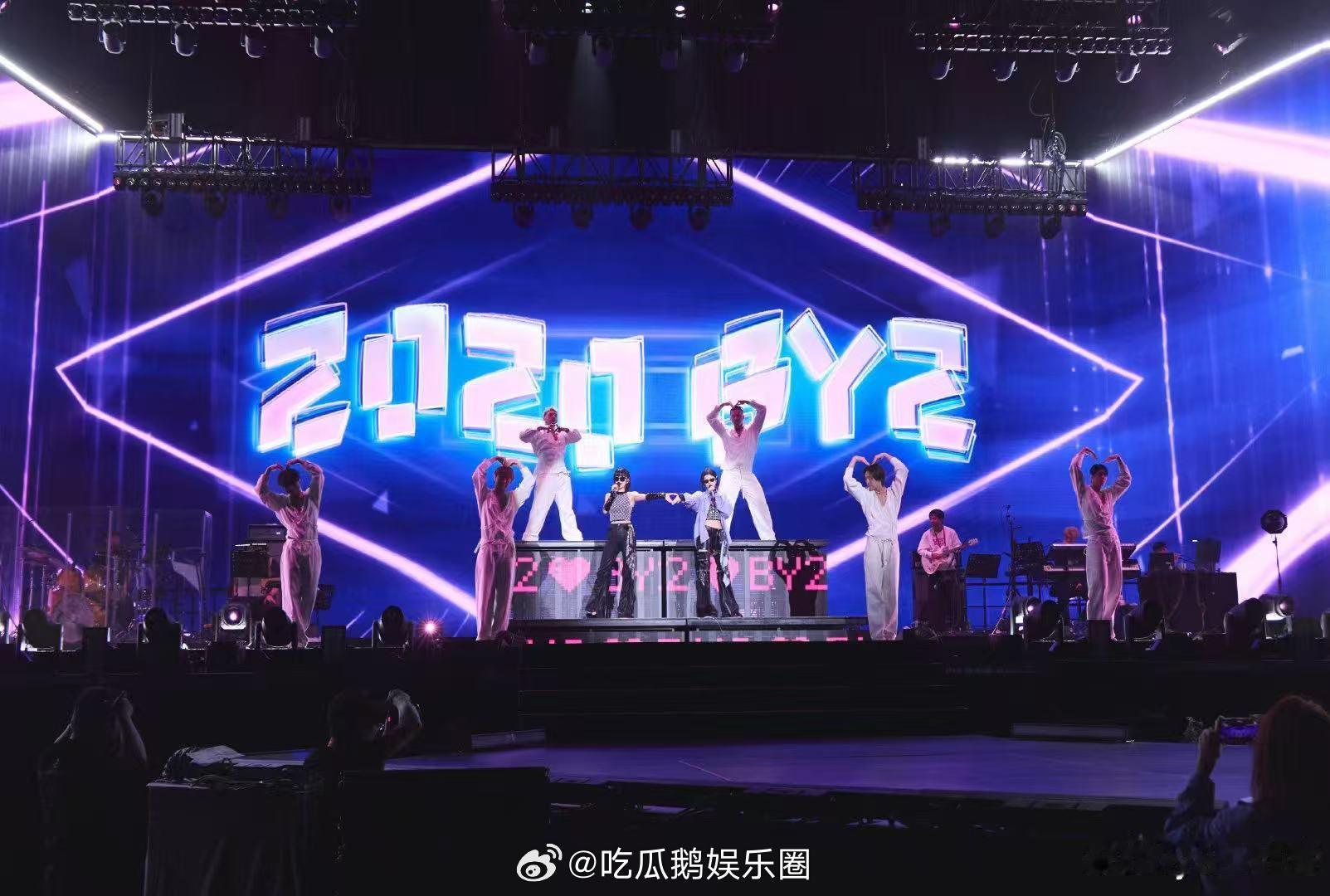 by2原唱的权威性by2浪姐曲库 by2自己的歌在浪姐被翻唱，原唱坐在台下听。这