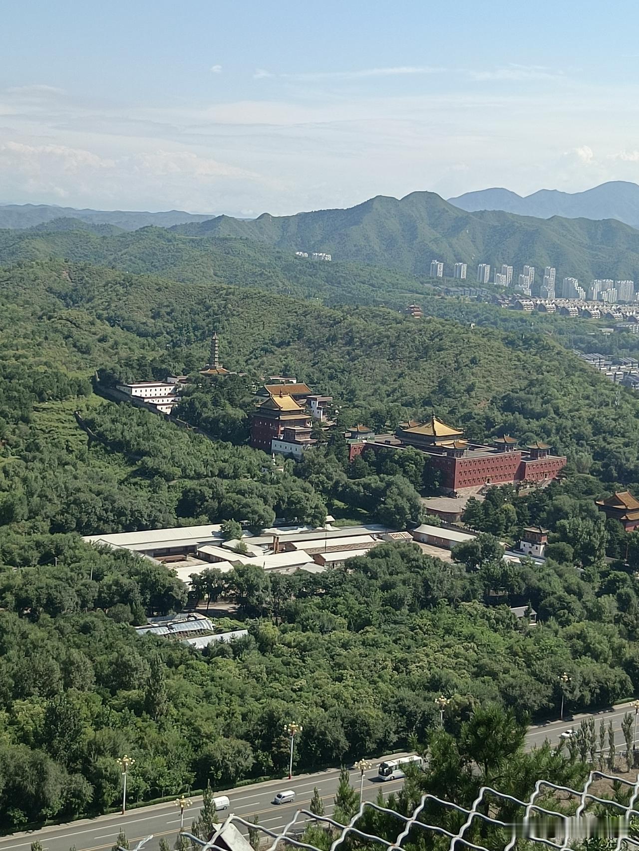 古人云：王子犯法与庶民同罪。这就是说法律面前必须人人平等法律才有其权威性，执法的