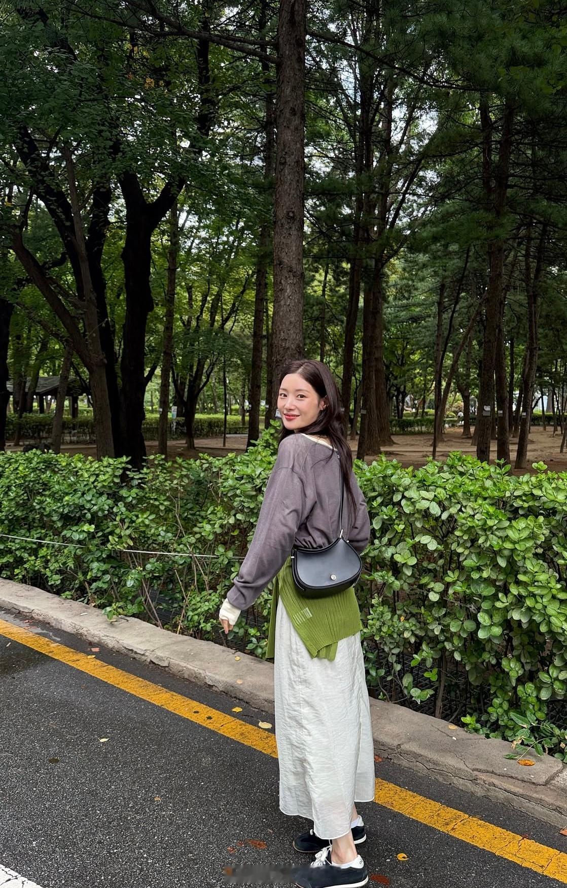 郑采妍 郑采妍韩女的日常搭配很有氛围感 