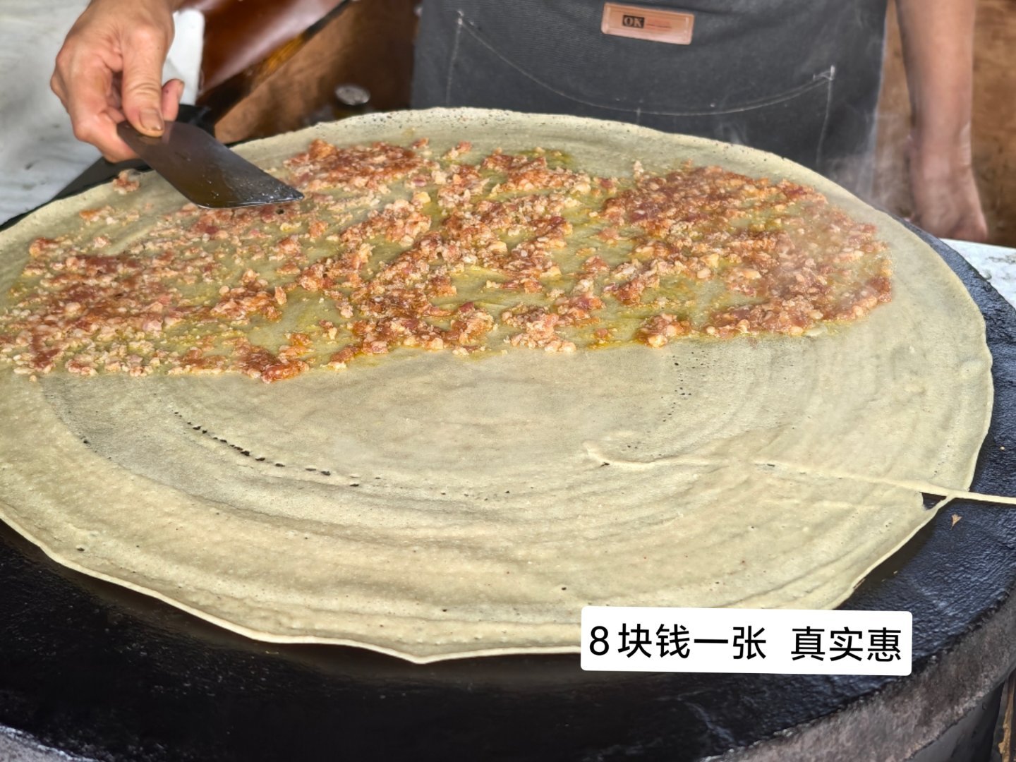 补记：对我而言，出去旅游有伴的最大好处是可以尝尝当地特色美食。瞧我们在蔚县吃的这