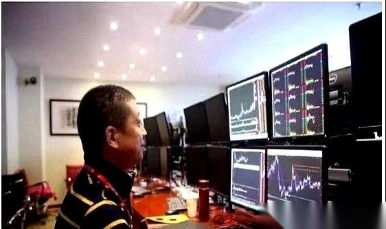 一个广州股民，盯上了立讯精密这只票。

他拿出全部家当，在31块的位置，一把梭哈