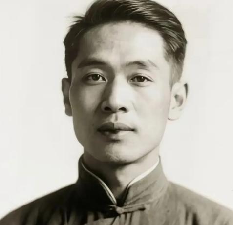 1930年，地下党员傅有智被捕，敌人把他带到了海滩，连开5枪，枪枪命中。谁知，等