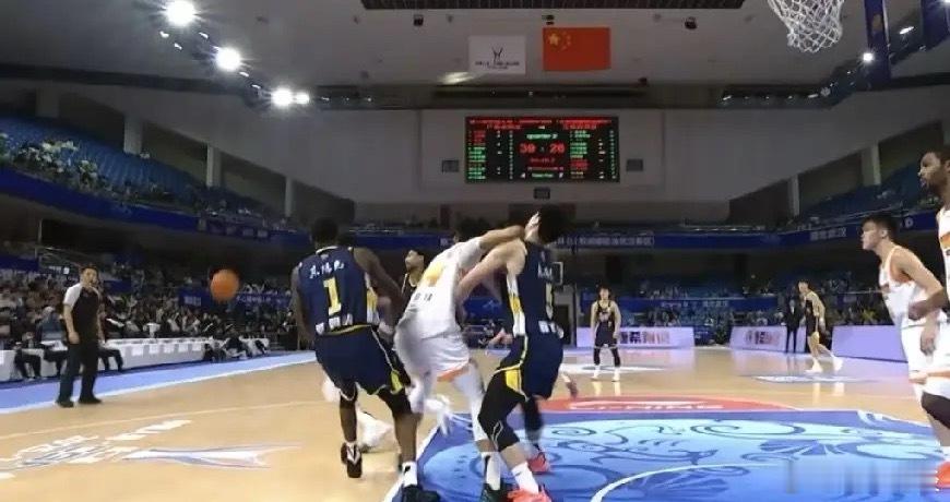 全是肘子，这就是CBA的对抗强度吗？陈家政大胆发言，“CBA给我上了一课”！随着