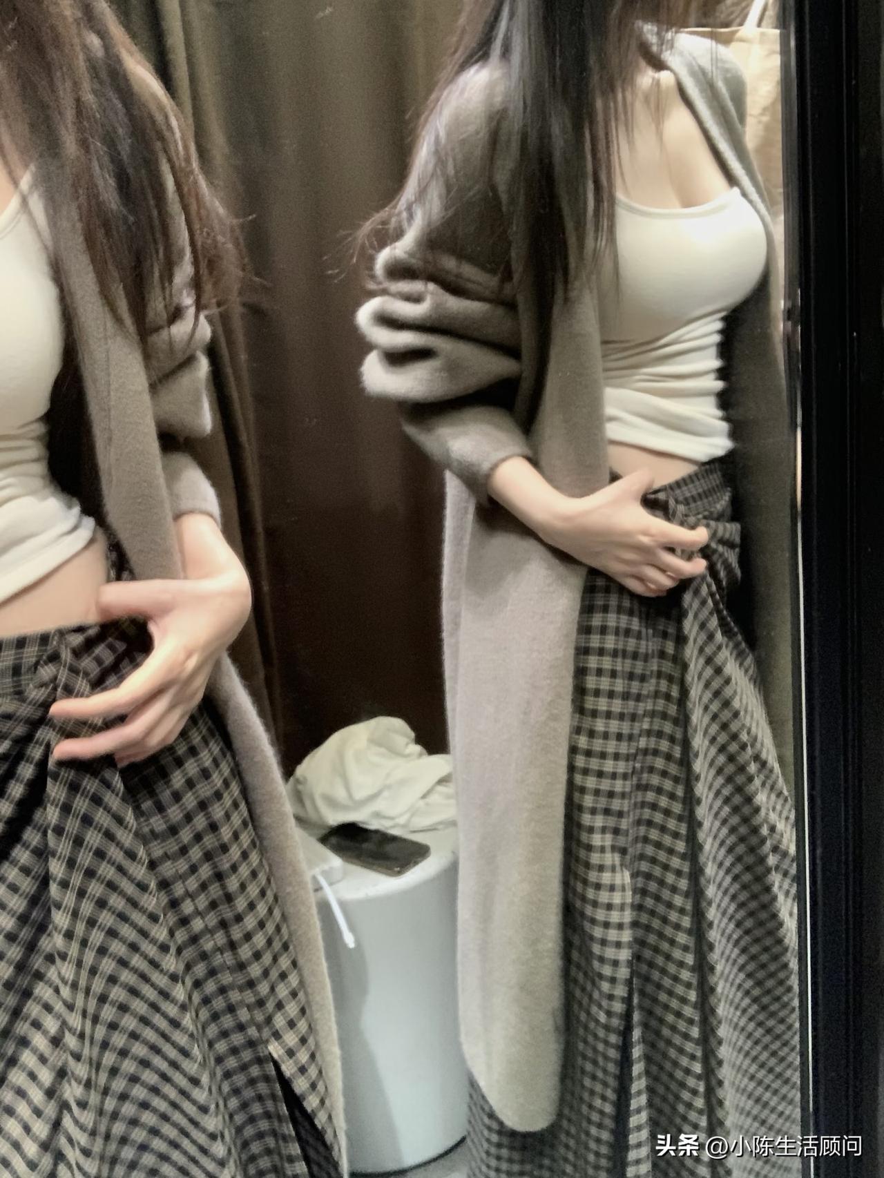 天冷，衣服也要换季了。这套是我欢喜的款式[送心]