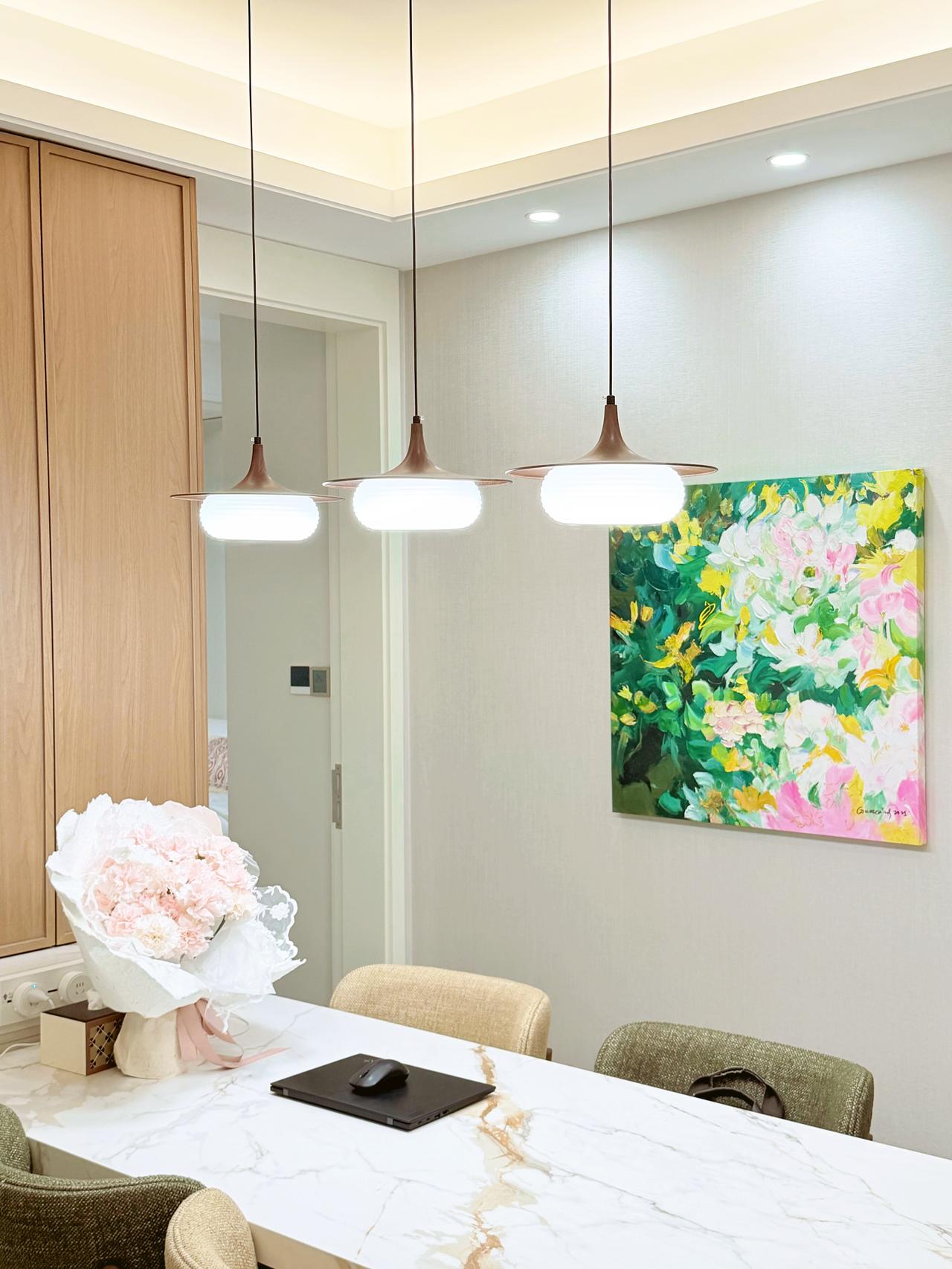 六年，五次搬家。

2021年初来上海，酒店住了半个月，匆匆搬进公寓。水电太贵、