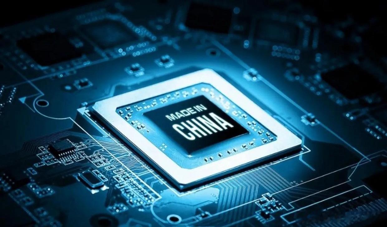 存储芯片全线大涨！AI需求引爆供需错配，国产产业链迎机遇近期存储芯片板块迎来全线