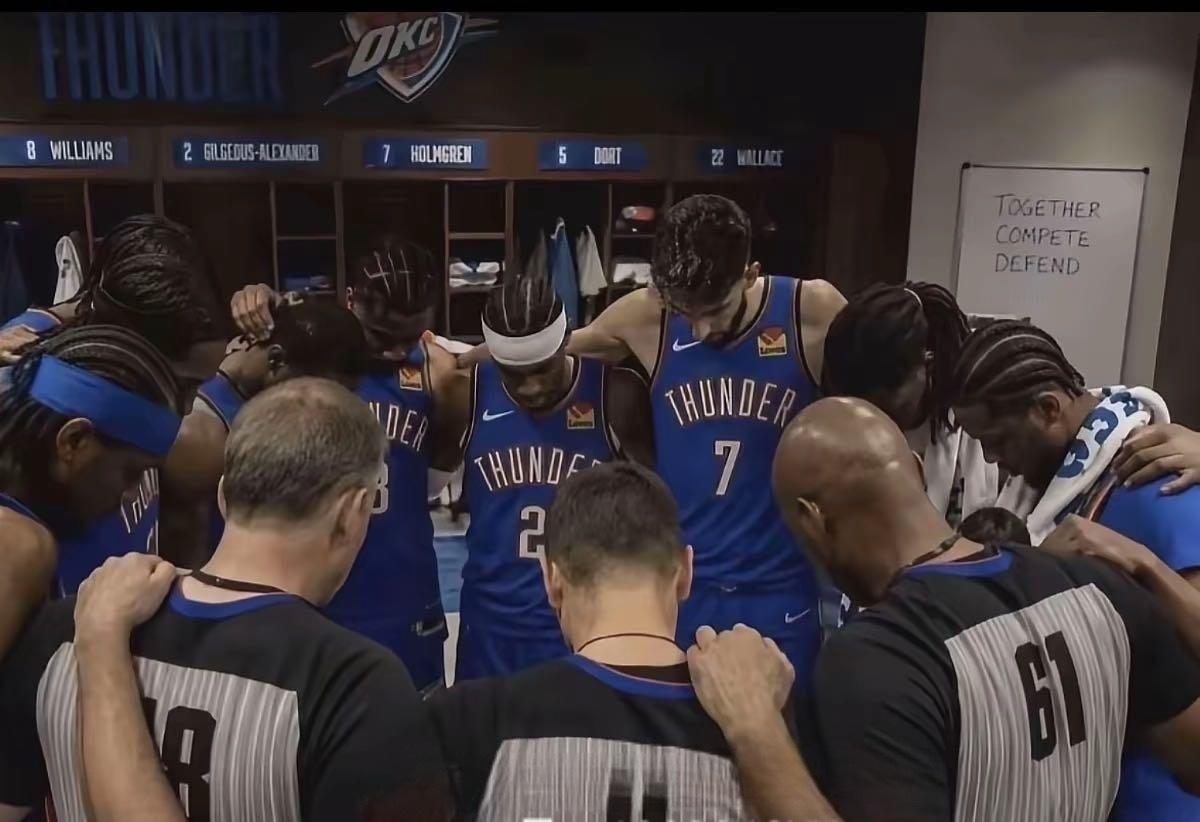 感觉NBA越来越丑陋了。马刺跟雷霆今天这场NBA西决G2比赛，裁判的影响太大了，