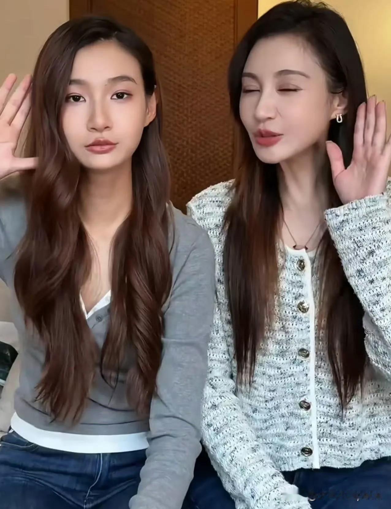 我的天，杨雪这母女俩简直是一个模子刻出来的！
杨雪这基因也太霸道了吧，女儿完全就