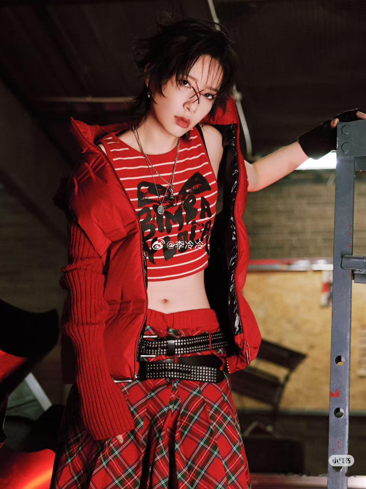 李斯丹妮在洛阳体验簪花李斯丹妮真的好酷，喜欢 