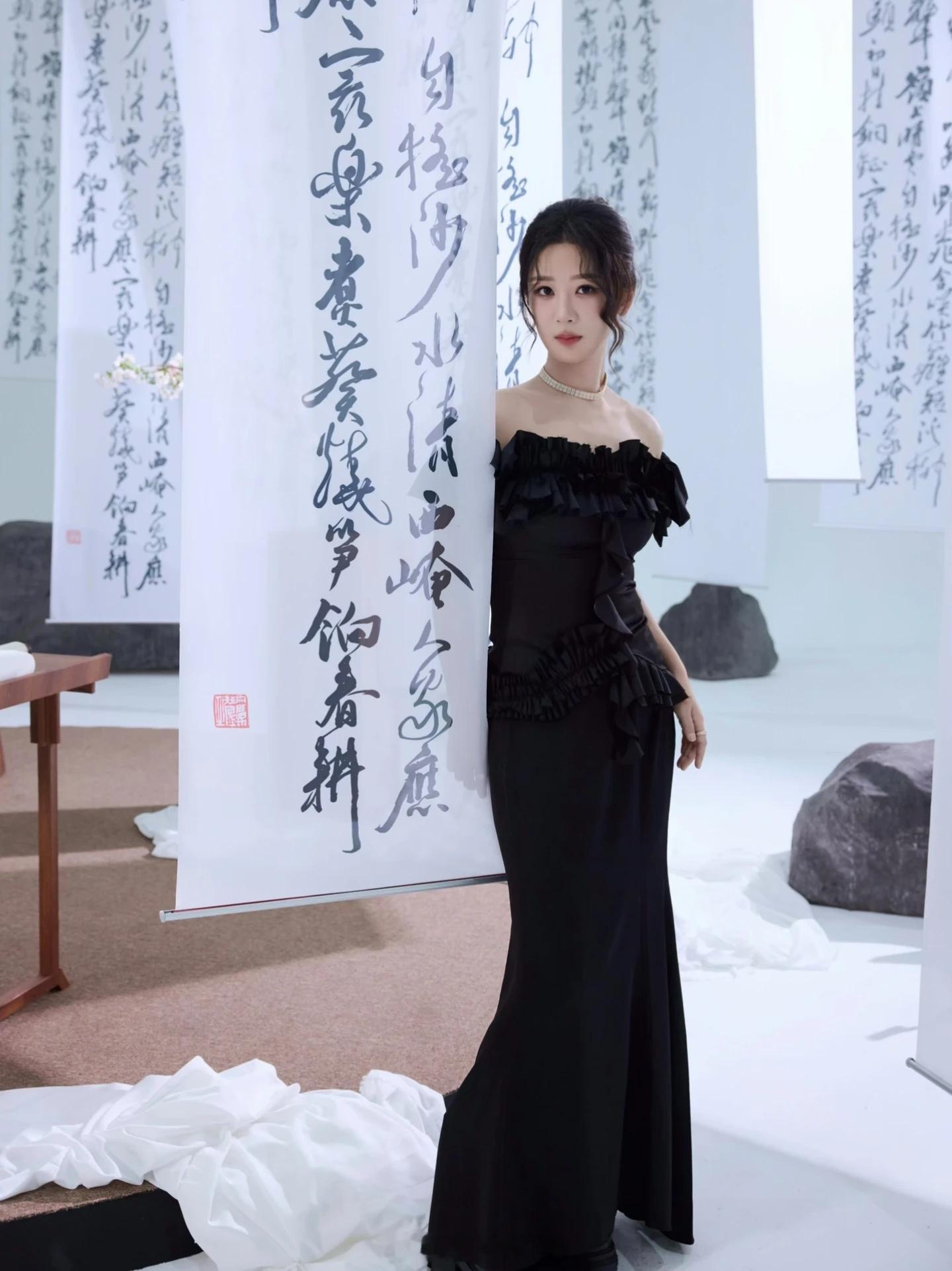 杨紫[超话]你大抵就是那陈年清酿，那七月急雨，是那词不达意的温柔，是我的心上人，