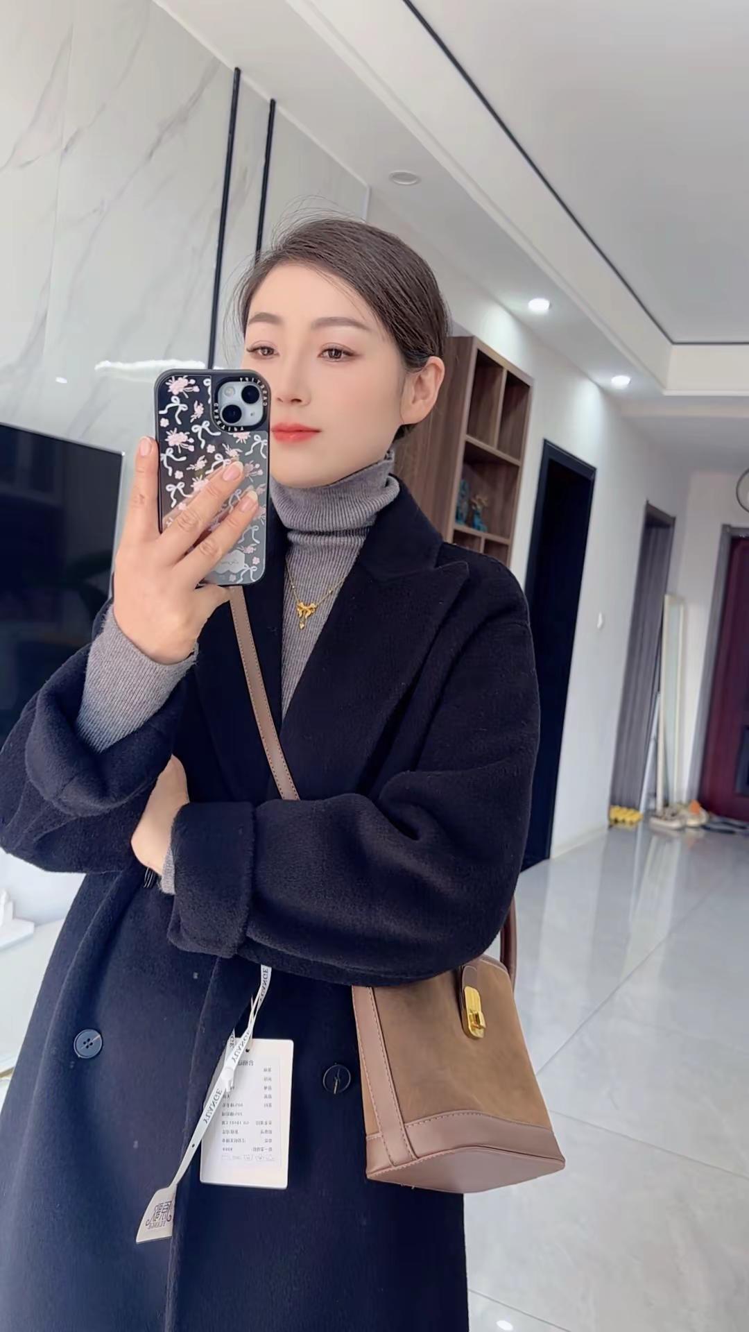 原歌时装。原歌家这款骆驼绒大衣也加单啦！之前有姐妹问的没拍到的可以去冲了，正在直