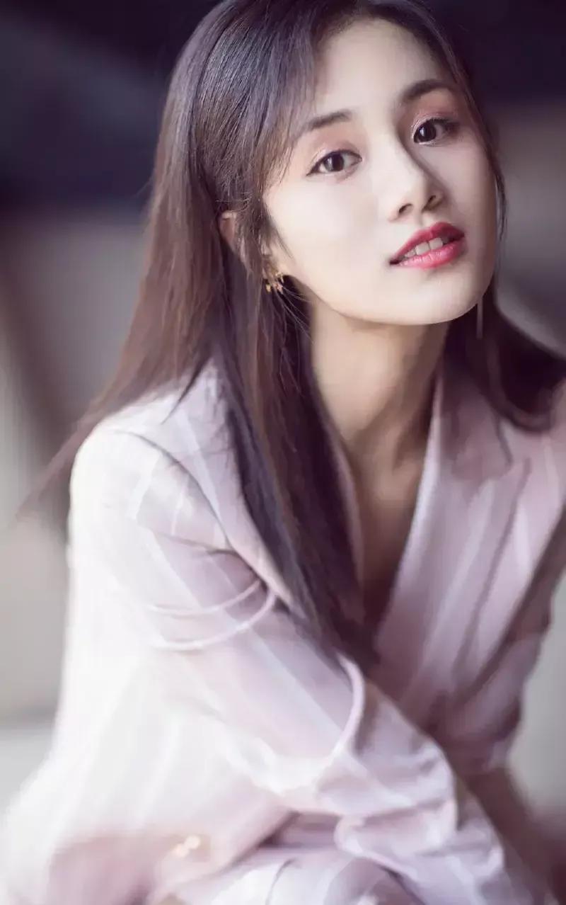 温柔甜美的气质，粉色系穿搭，少女心满满！嫩粉色系穿搭 温柔粉色穿搭 浅粉色系穿搭