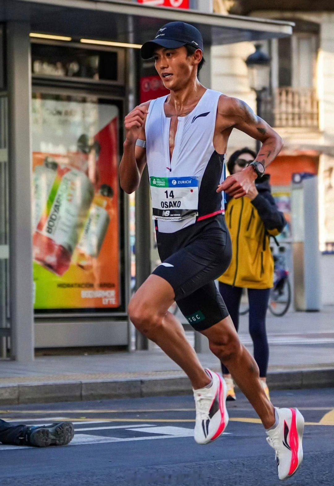 大迫杰马拉松打破日本纪录12月7日瓦伦西亚马拉松，34岁日本选手大迫杰以2:04