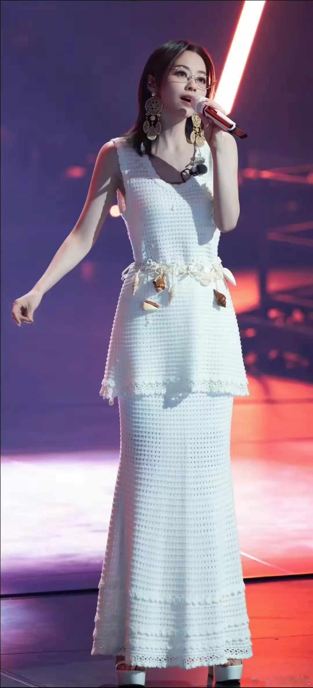 张靓颖重庆缪斯女王演唱会的歌单，我打赌绝对有“回忆杀”。盲猜一个《画心》+《如果