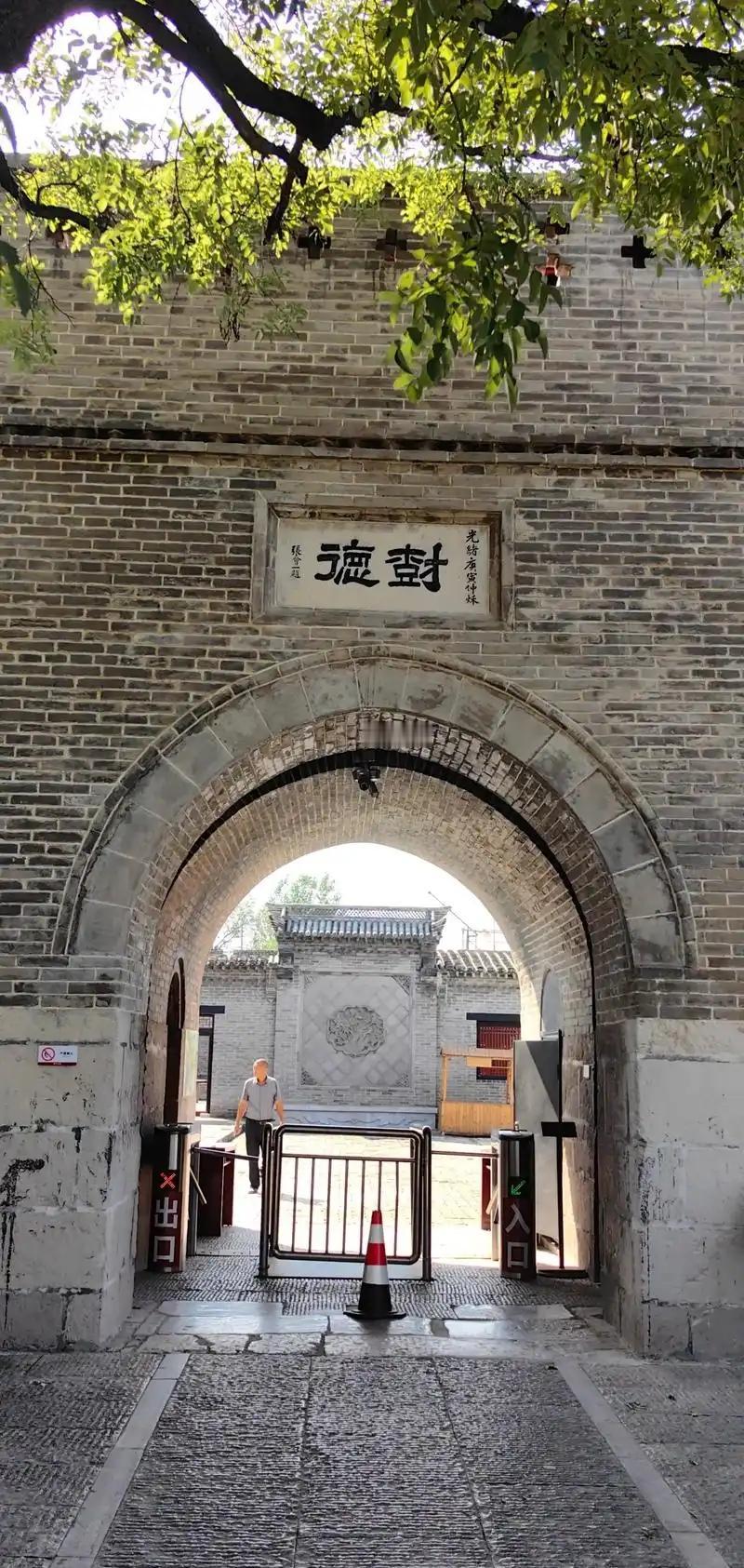 有魂的庄园，空壳的村落
  —— 写在黄河岸边的建筑启示录

        在