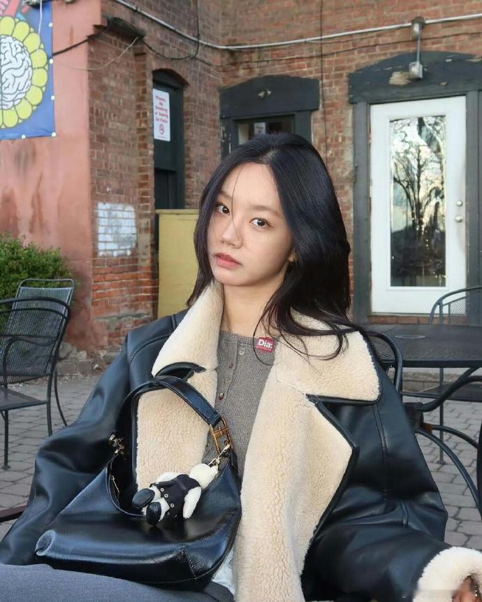 韩素希再谈与柳俊烈李惠利争议韩素希说还是希望大家能喜欢她 据韩媒，韩素希日前在新