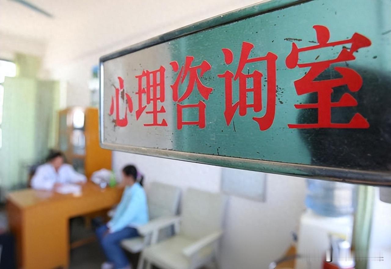 湖南道县，一名初三学生患有中度抑郁症，家长准备把孩子送去学校继续上学，但不愿意签