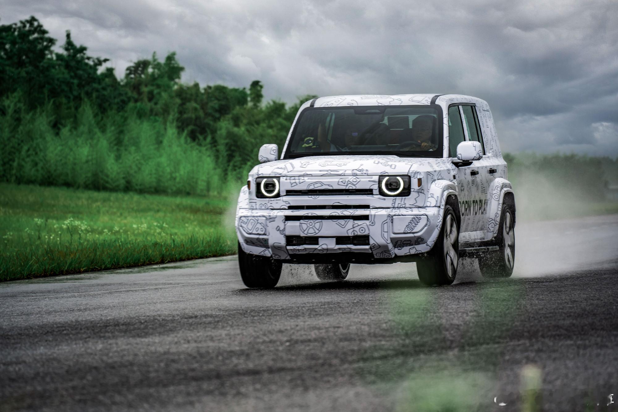 iCARV27将全球首秀 今天官方发博：“静候旗舰，iCAR V27即将全球首秀