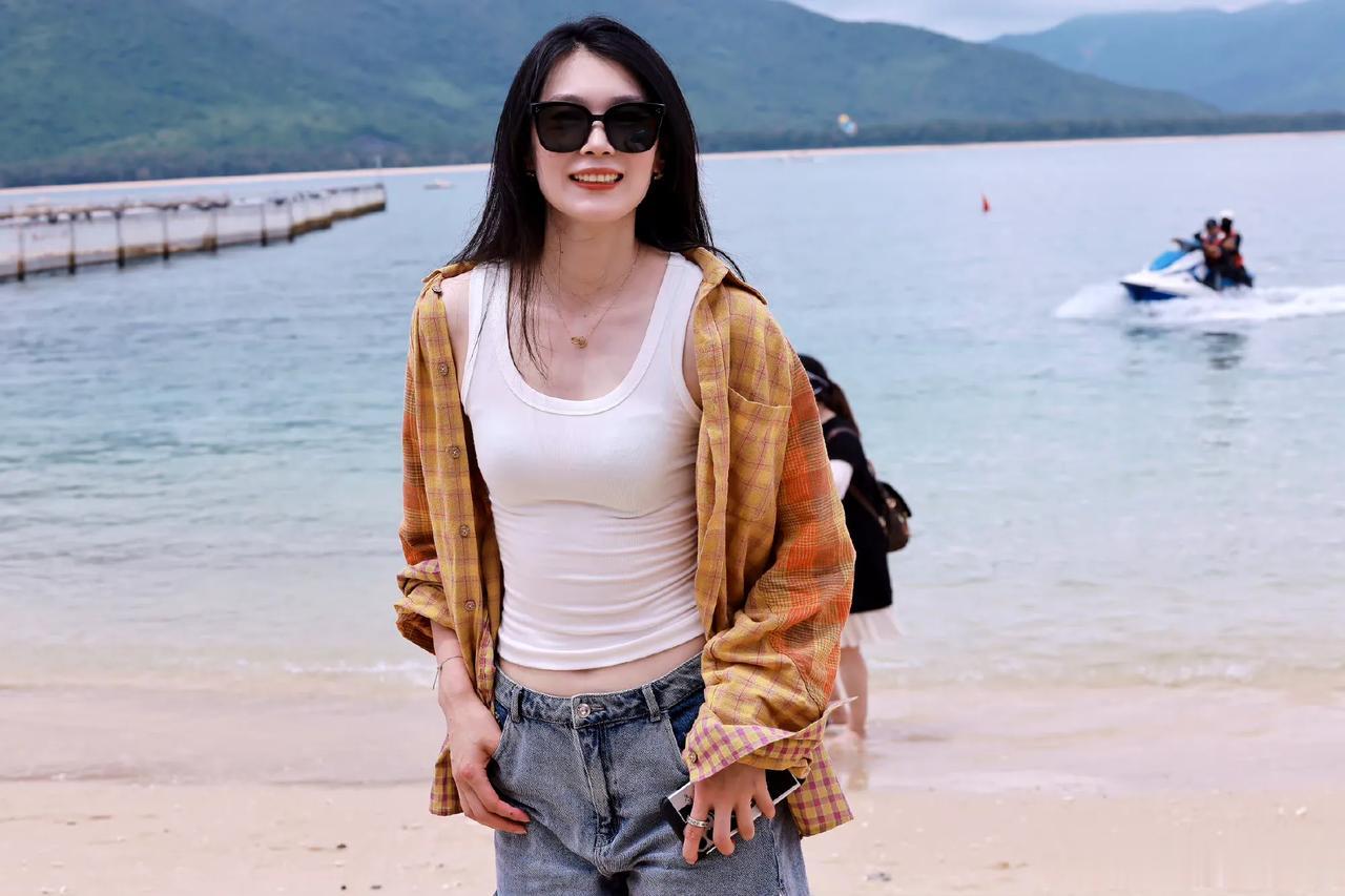 #中国女排# 中国女排队员段放更新了自己的社媒，这颜值，果然是排球界的宋轶啊。#
