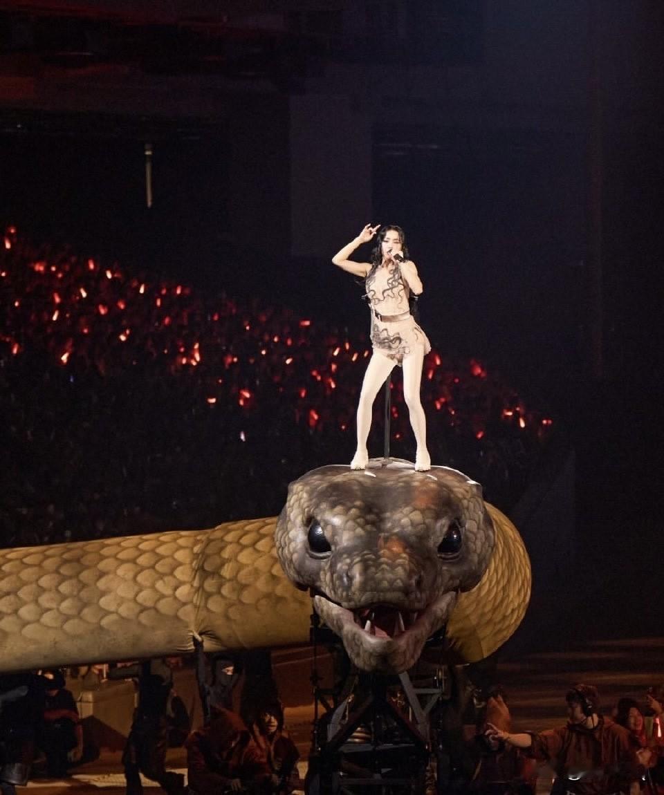 蔡依林在台北Pleasure演唱会上骑着巨蟒而来，很多人都被震撼到了。这些年来，