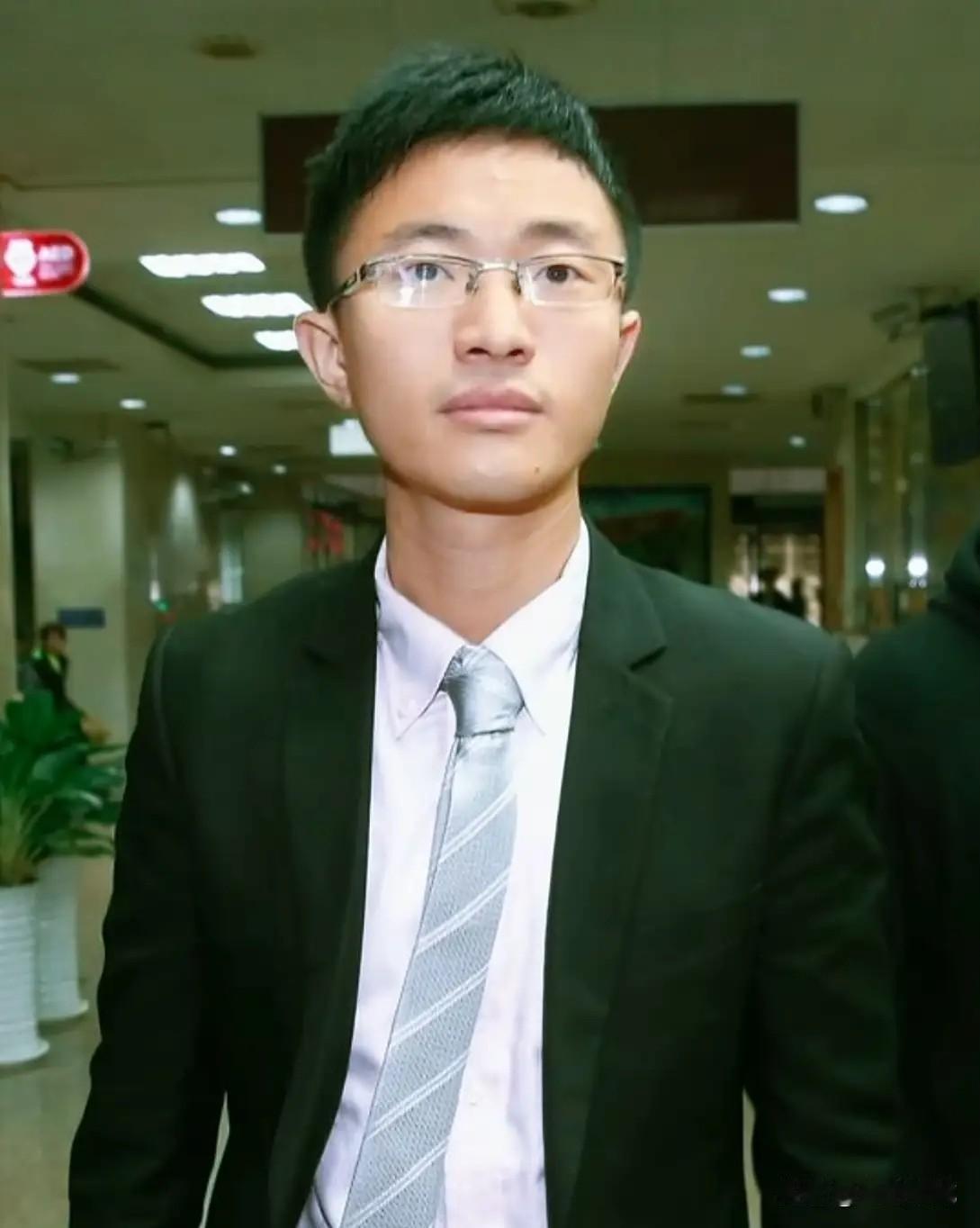 双标嘴脸彻底藏不住！民进党遭台湾民众普遍唾弃
 
台北市议员侯汉廷发声点名了，一