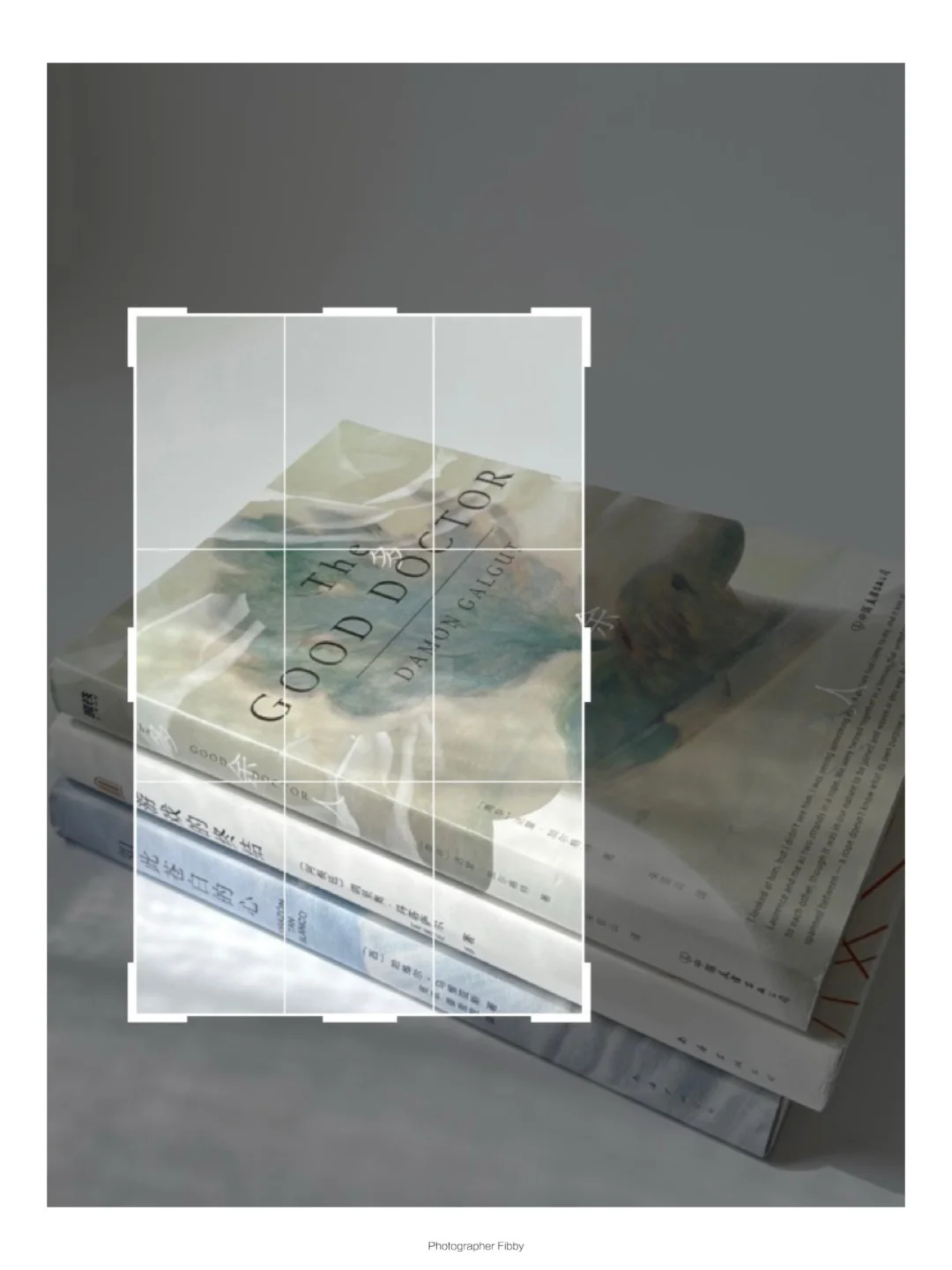 光影下的书籍这样构图秒变高级氛围感耶💛