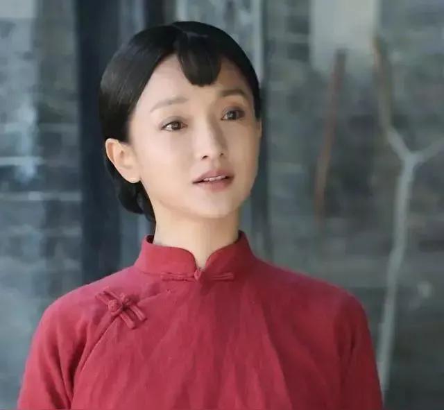 周迅参加了某卫视的综艺节目《美女去哪儿？》
周迅[呲牙]，导演我要去做卧底！
导