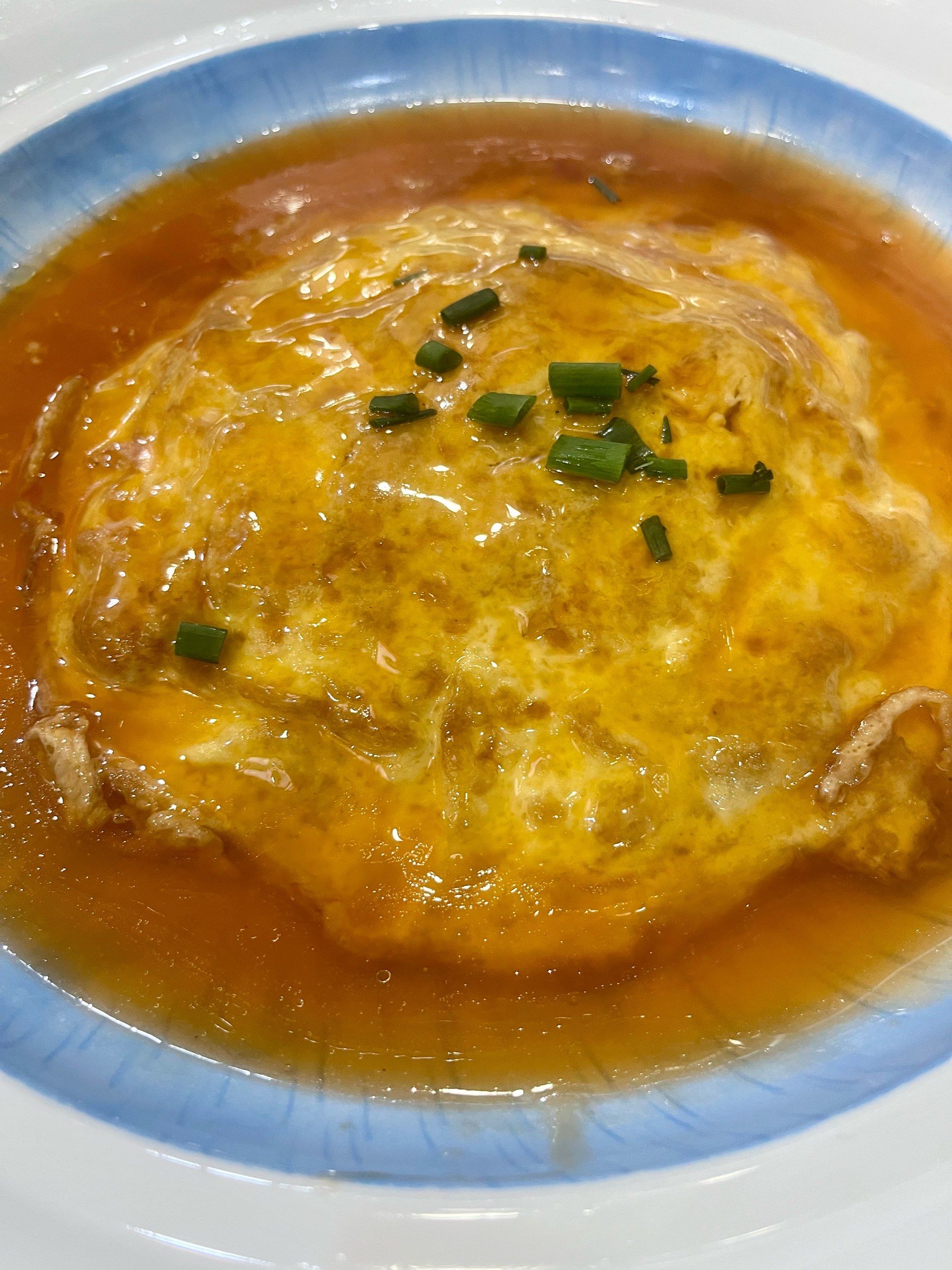 原来日本人这么理解天津饭的 看了左图中天津饭制作的流程，首先想到的便是他们想模仿
