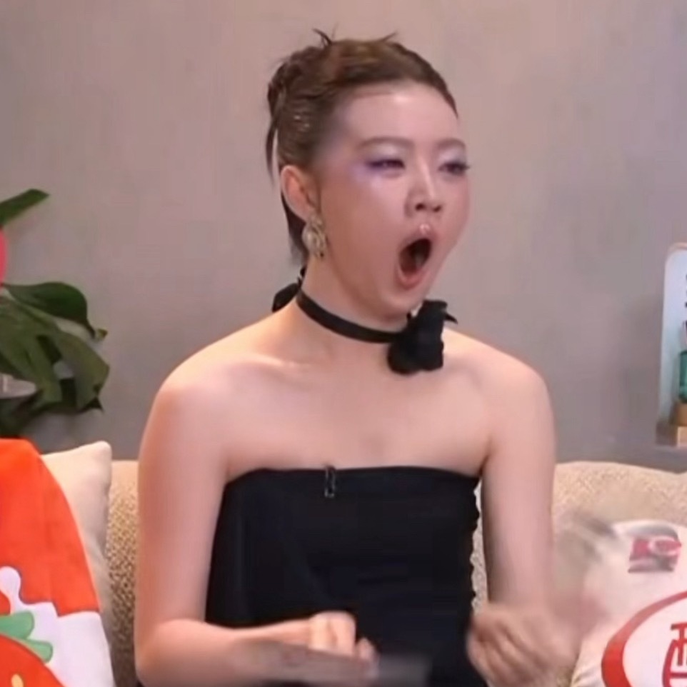 小品女王又开演了贡献太多表情包哈哈哈 ​​​