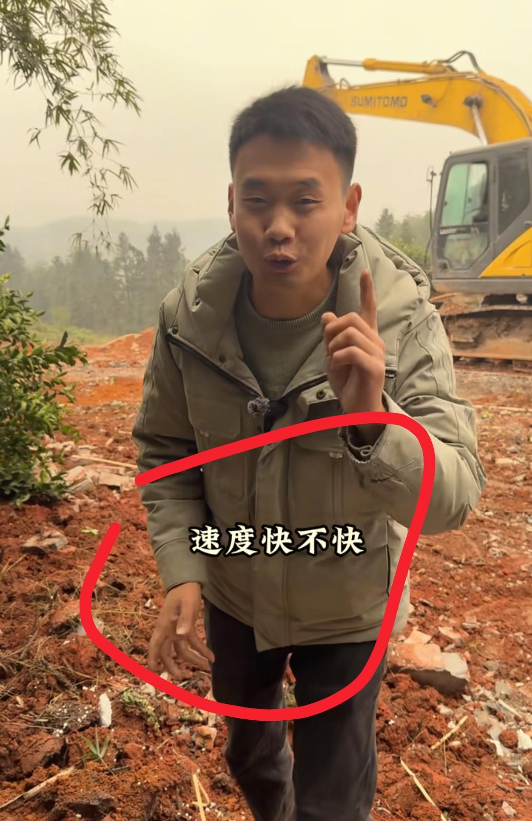 看到王丰来到农村四哥的家，我忍了
看到梁快也来，还说现在都是机械化了，他帮不上忙