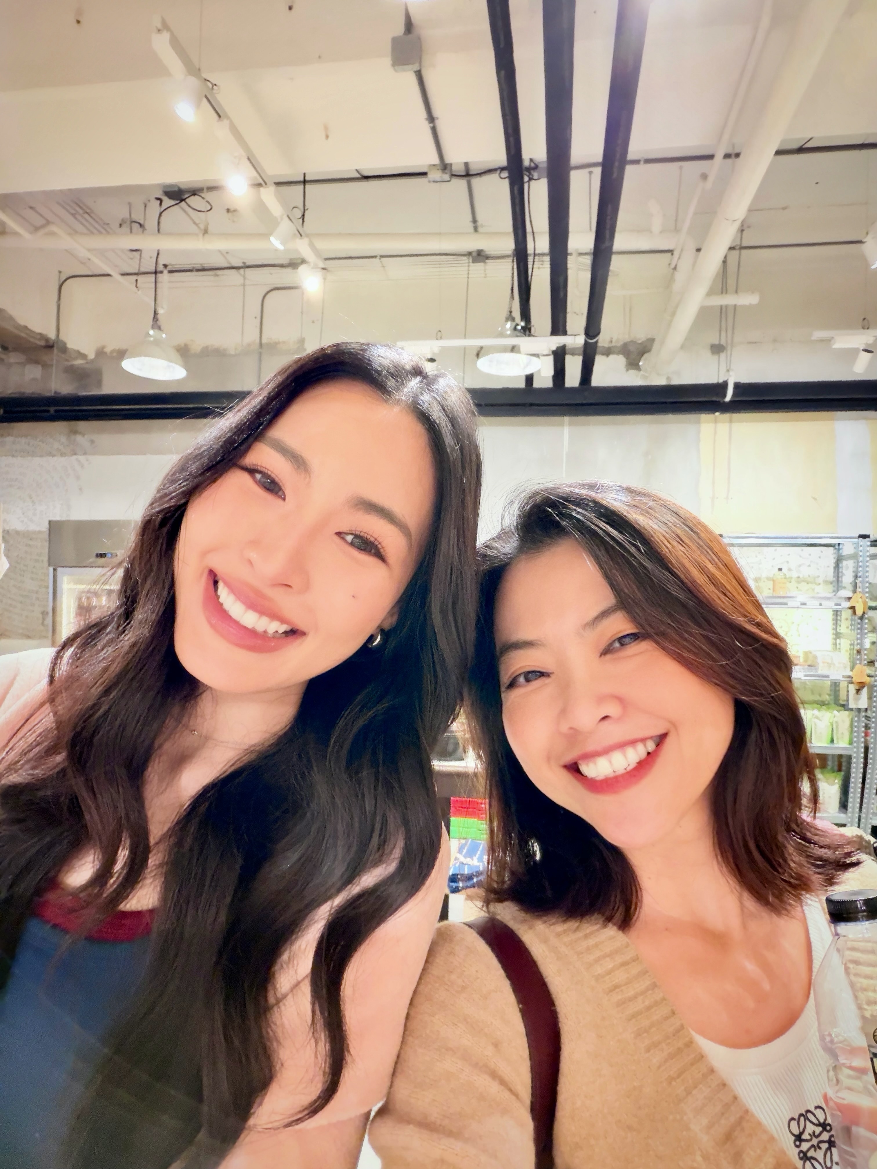 银行奶oh_rachel ins更新邝玲玲相关“今天和漂亮的妹妹一起工作啦 ❤️