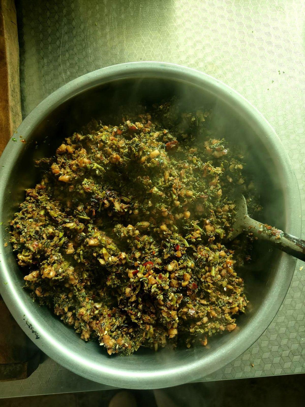 那局比赛，孙颖莎差点就输了，差两分就无缘四强！她的对手，汉娜高达，简直像变了个人