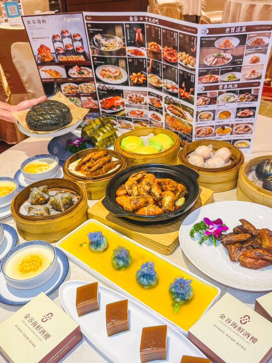 拳头大的黑金菠萝包...太让我惊喜了！！