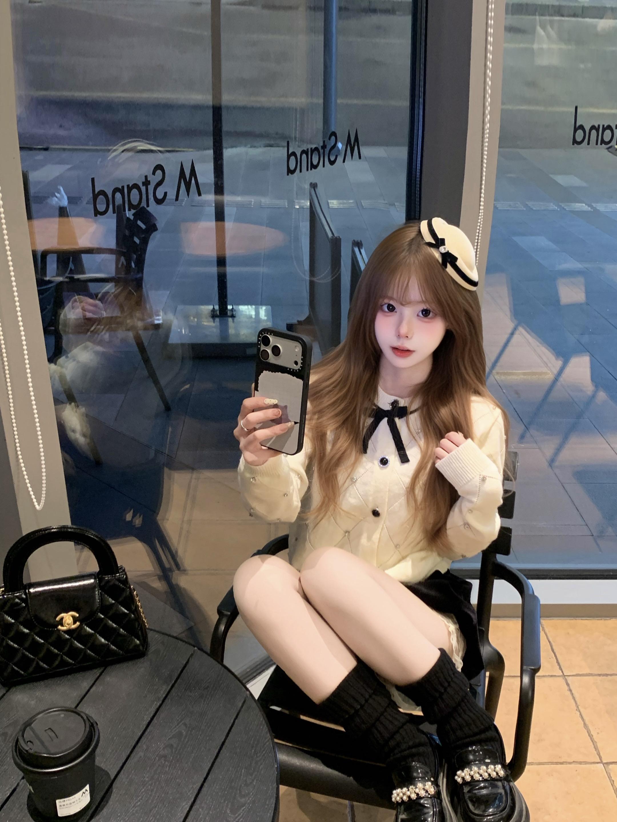 你怎么和谁都好啊 我有点不乐意了