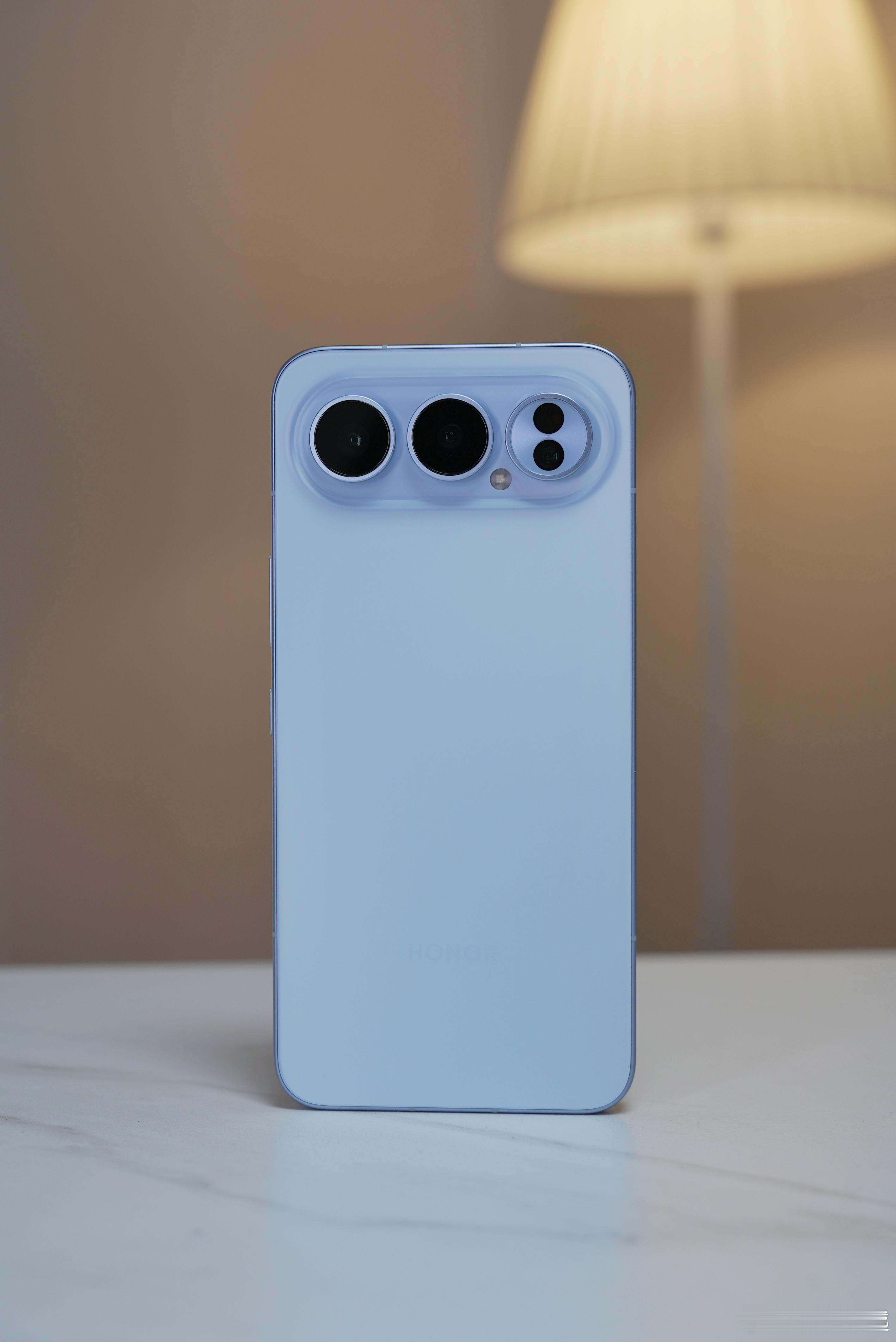 荣耀500 Pro实拍来啦，可能是荣耀独立以来数字系列最好看、最独特的设计，大家